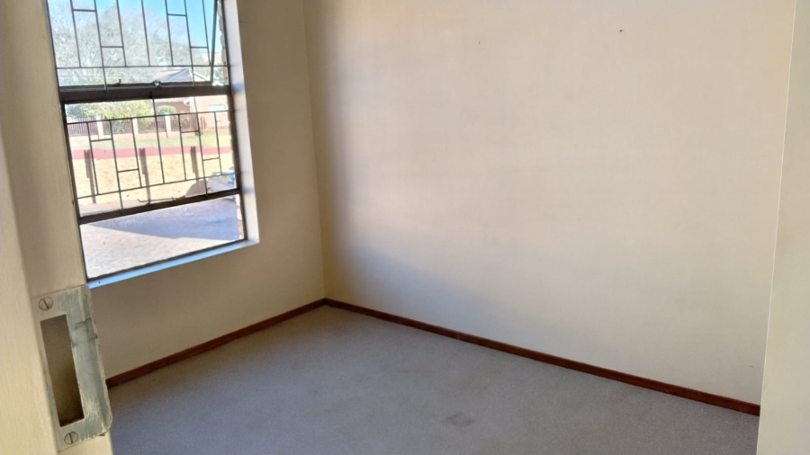 2 Bedroom Property for Sale in Roodekrans Gauteng