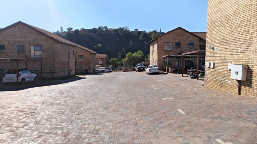 2 Bedroom Property for Sale in Roodekrans Gauteng