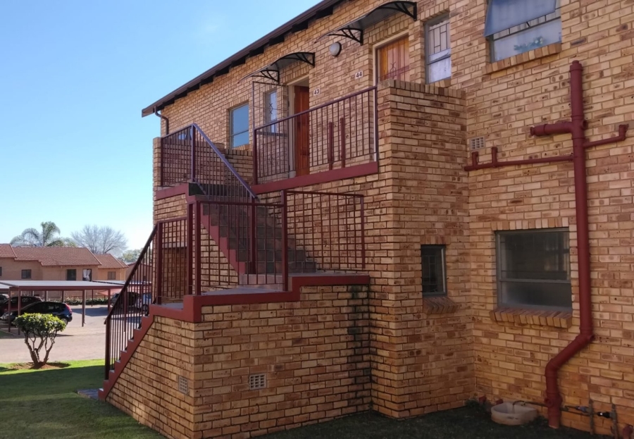 2 Bedroom Property for Sale in Roodekrans Gauteng