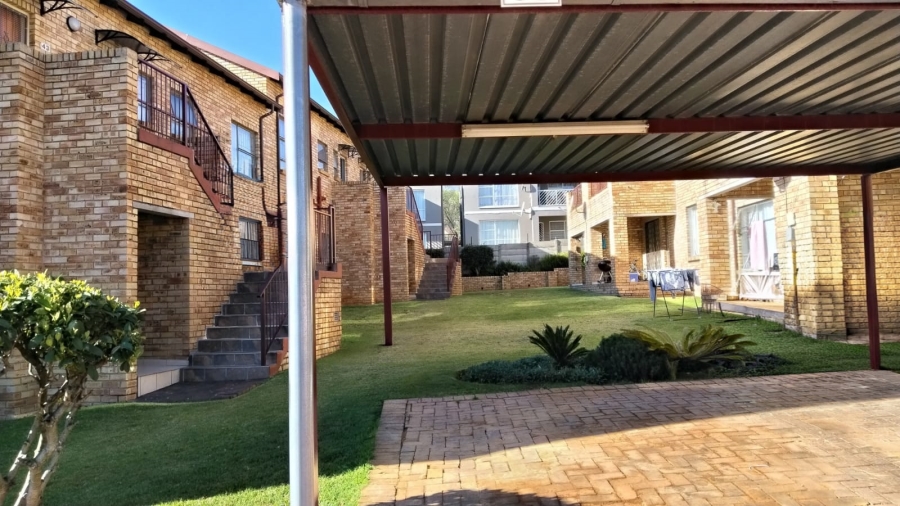 2 Bedroom Property for Sale in Roodekrans Gauteng
