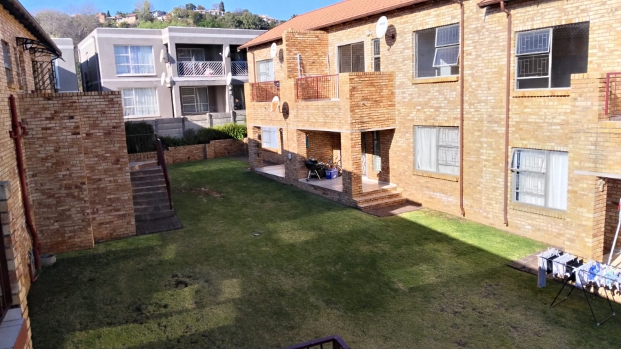 2 Bedroom Property for Sale in Roodekrans Gauteng