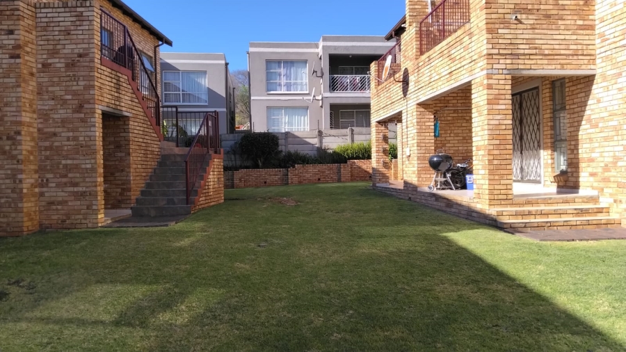 2 Bedroom Property for Sale in Roodekrans Gauteng