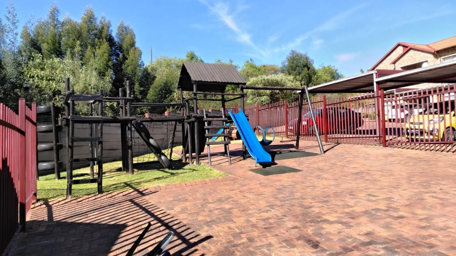 2 Bedroom Property for Sale in Roodekrans Gauteng