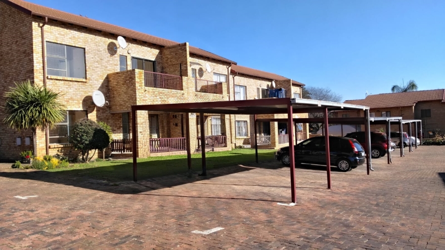 2 Bedroom Property for Sale in Roodekrans Gauteng
