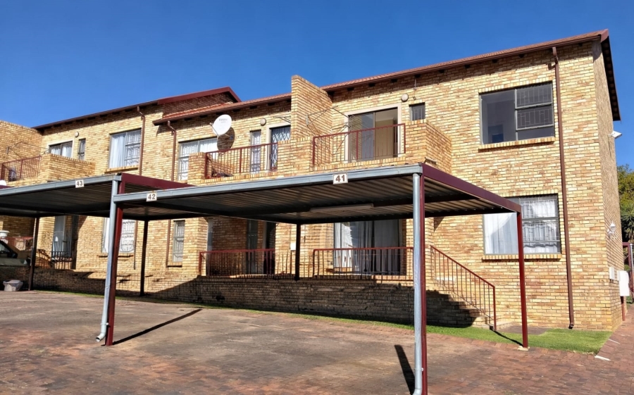 2 Bedroom Property for Sale in Roodekrans Gauteng