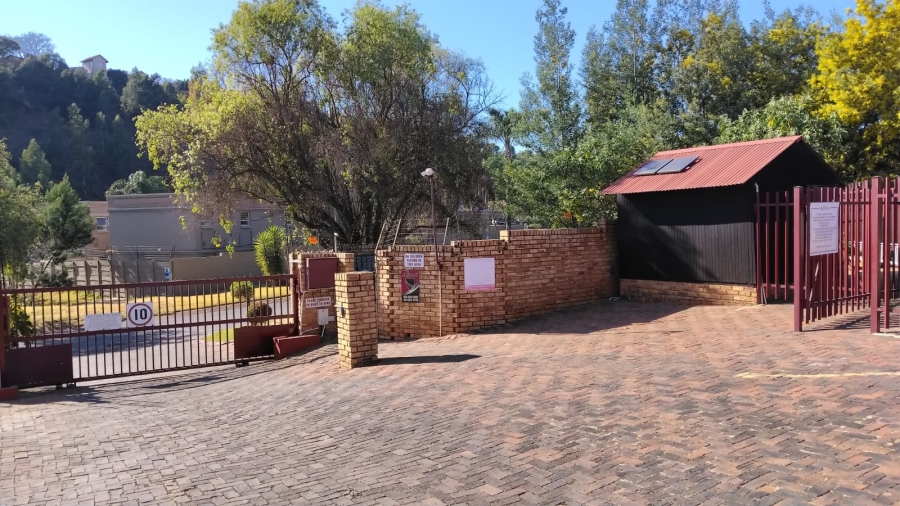 2 Bedroom Property for Sale in Roodekrans Gauteng