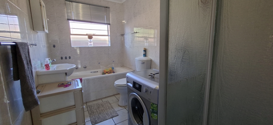 3 Bedroom Property for Sale in Noordheuwel Gauteng