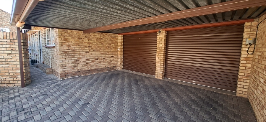 3 Bedroom Property for Sale in Noordheuwel Gauteng