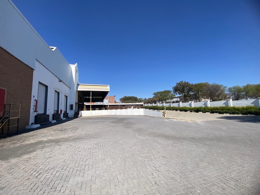 To Let Commercial Property for Rent in Randjespark Gauteng
