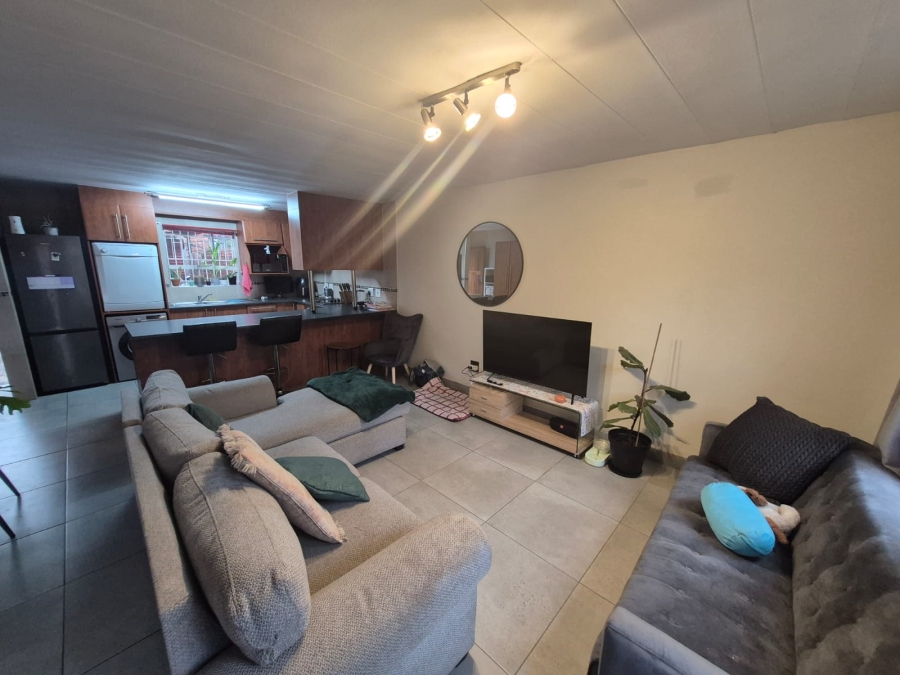To Let 2 Bedroom Property for Rent in Garsfontein Gauteng