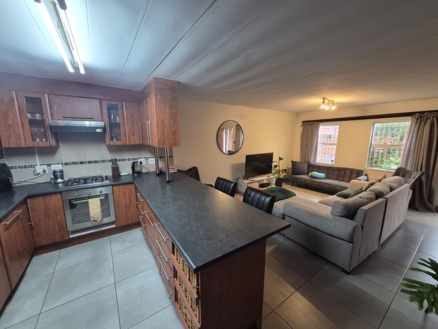 To Let 2 Bedroom Property for Rent in Garsfontein Gauteng