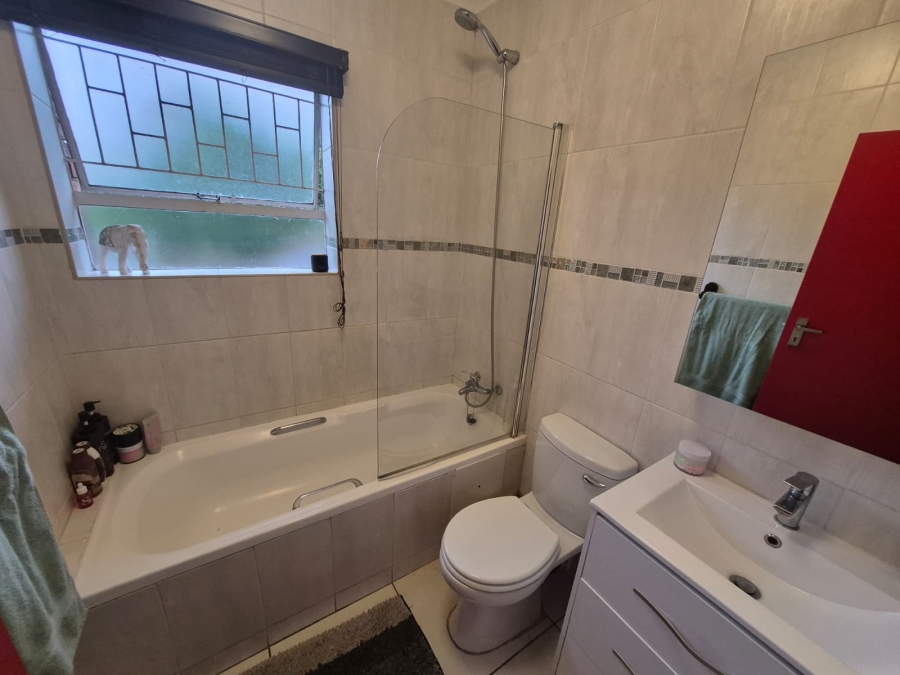 To Let 2 Bedroom Property for Rent in Garsfontein Gauteng