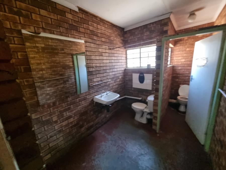 To Let Commercial Property for Rent in Hennopspark Gauteng