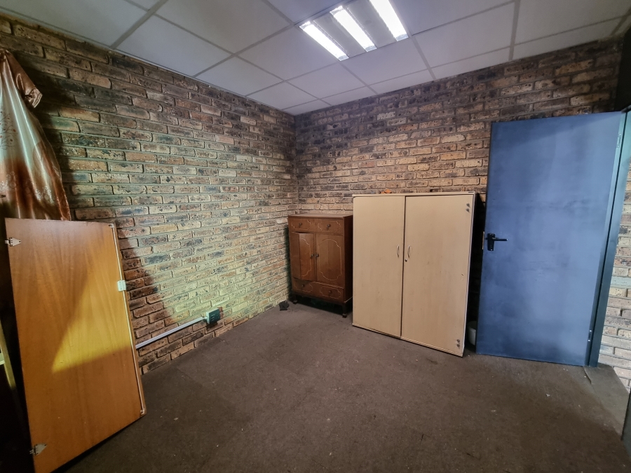 To Let Commercial Property for Rent in Hennopspark Gauteng