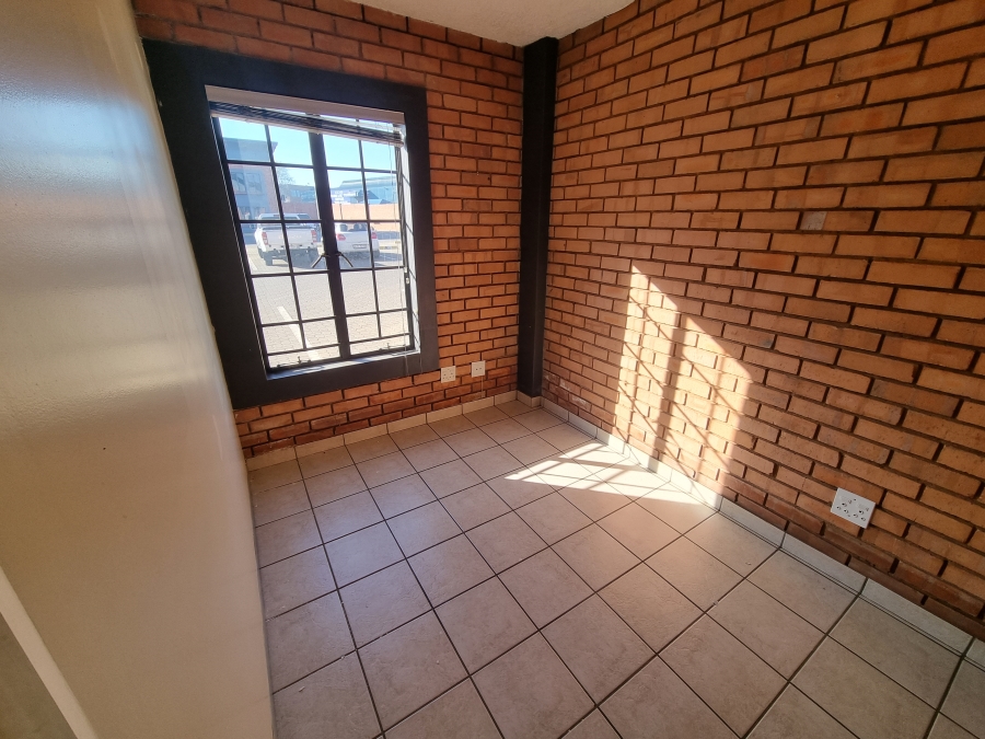 To Let Commercial Property for Rent in Hennopspark Gauteng