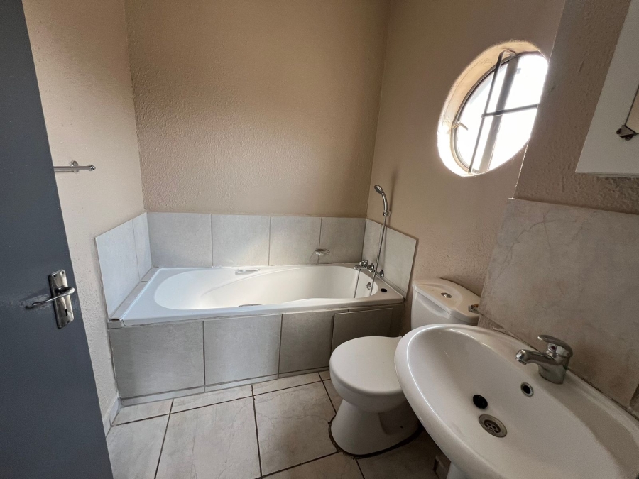 3 Bedroom Property for Sale in Windmill Park Gauteng