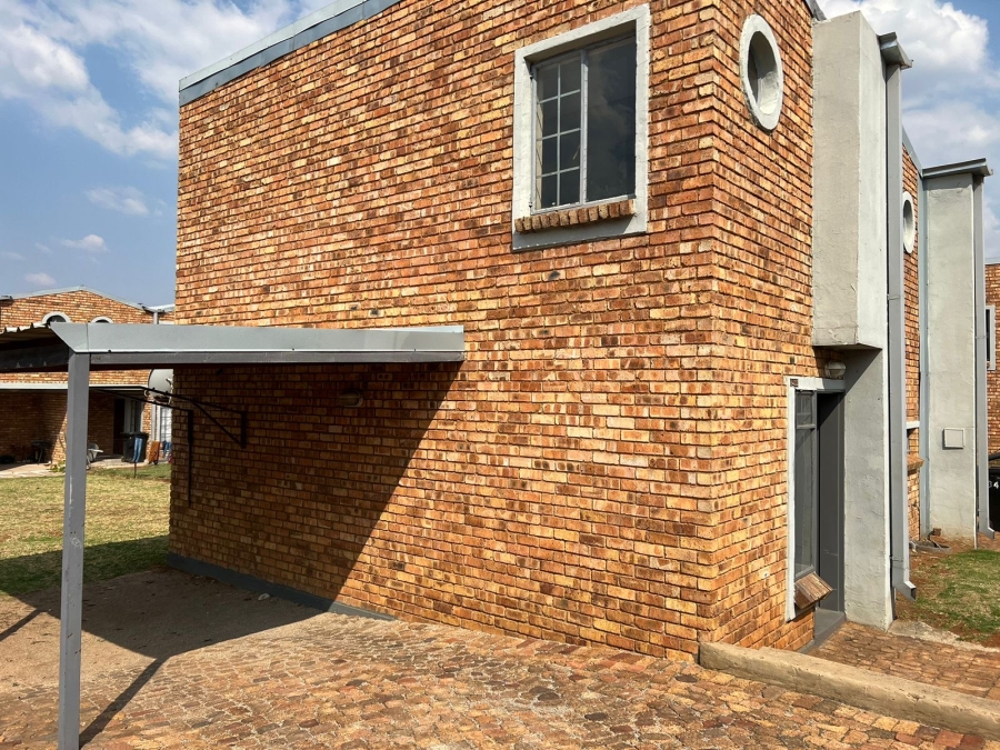 3 Bedroom Property for Sale in Windmill Park Gauteng