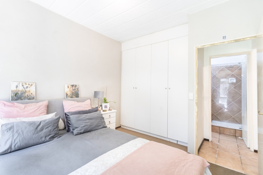 To Let 1 Bedroom Property for Rent in Douglasdale Gauteng