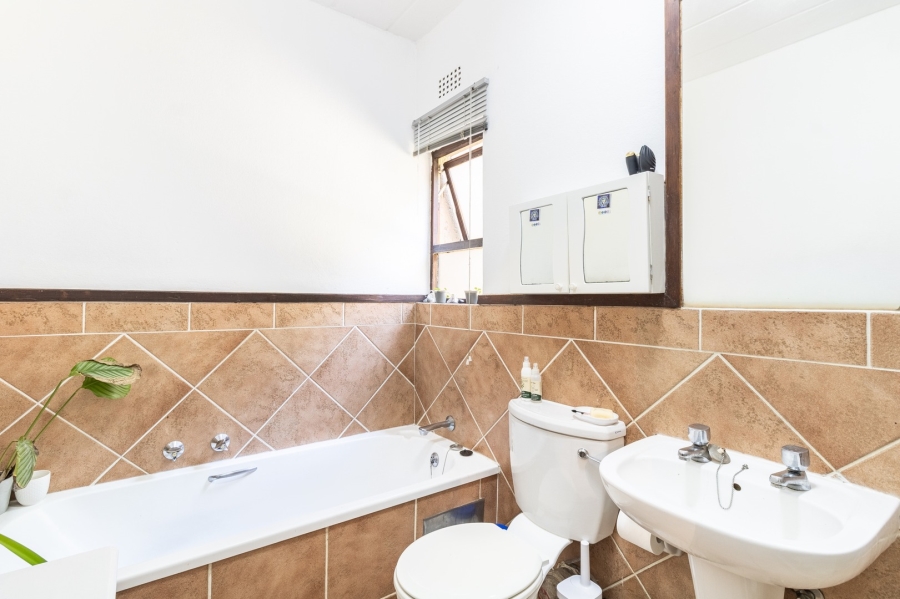 To Let 1 Bedroom Property for Rent in Douglasdale Gauteng