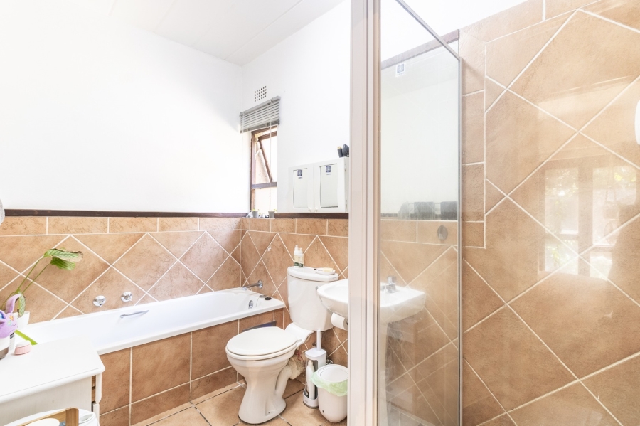 To Let 1 Bedroom Property for Rent in Douglasdale Gauteng