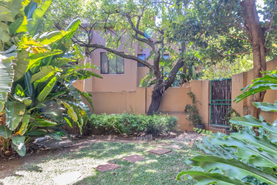 To Let 1 Bedroom Property for Rent in Douglasdale Gauteng