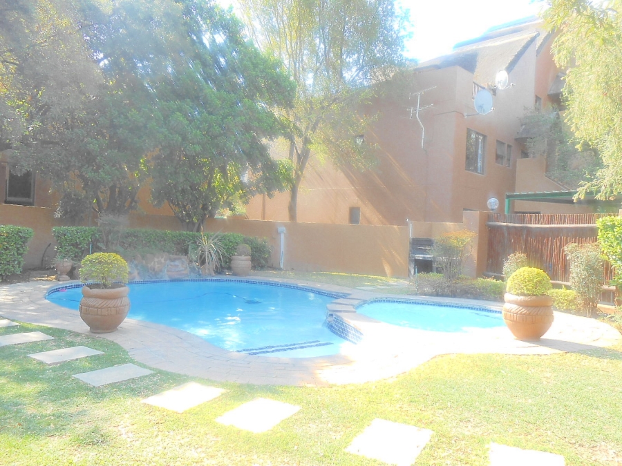 To Let 1 Bedroom Property for Rent in Douglasdale Gauteng