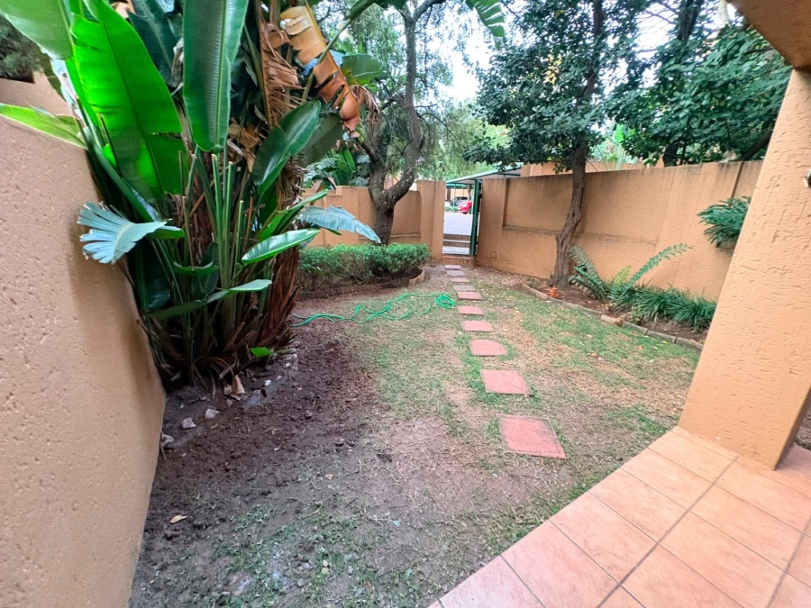 To Let 1 Bedroom Property for Rent in Douglasdale Gauteng