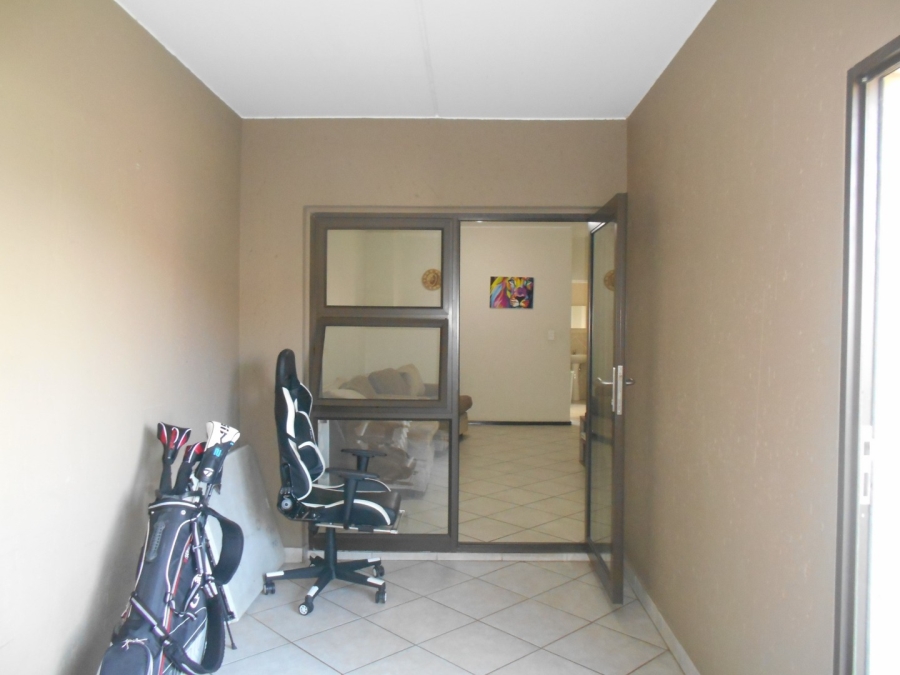 To Let 2 Bedroom Property for Rent in Goedeburg Gauteng