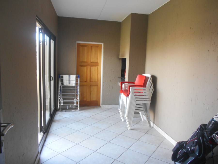 To Let 2 Bedroom Property for Rent in Goedeburg Gauteng