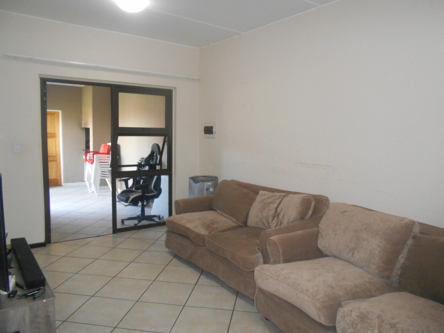 To Let 2 Bedroom Property for Rent in Goedeburg Gauteng