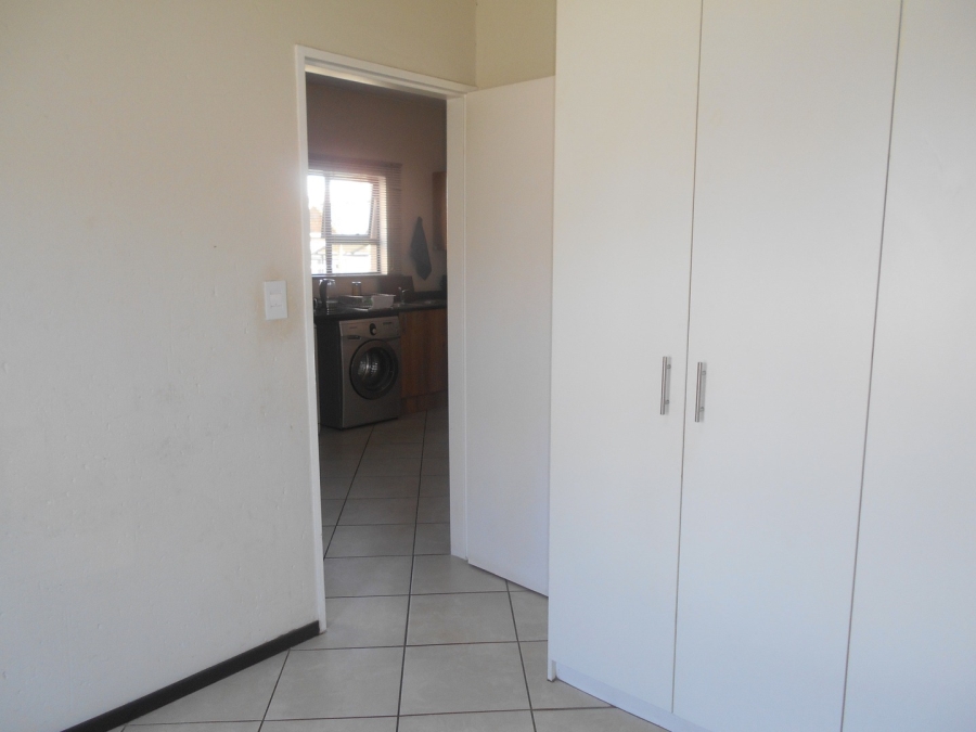 To Let 2 Bedroom Property for Rent in Goedeburg Gauteng