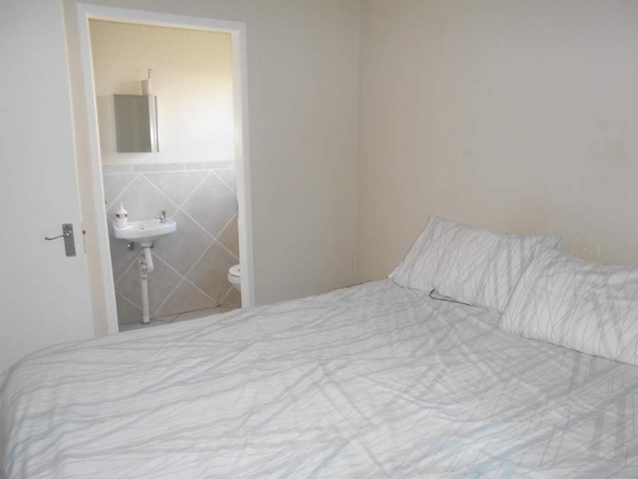 To Let 2 Bedroom Property for Rent in Goedeburg Gauteng