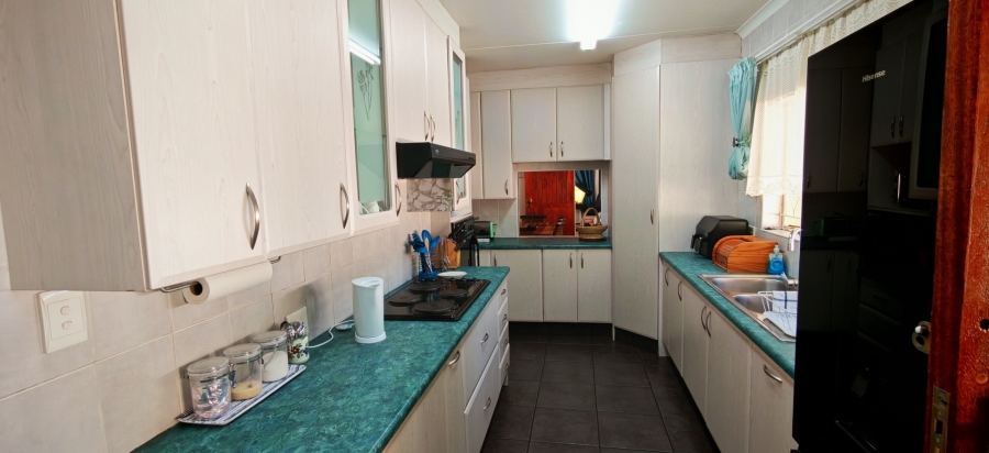 3 Bedroom Property for Sale in Brackendowns Gauteng