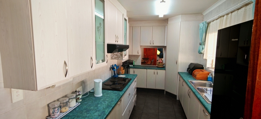 3 Bedroom Property for Sale in Brackendowns Gauteng