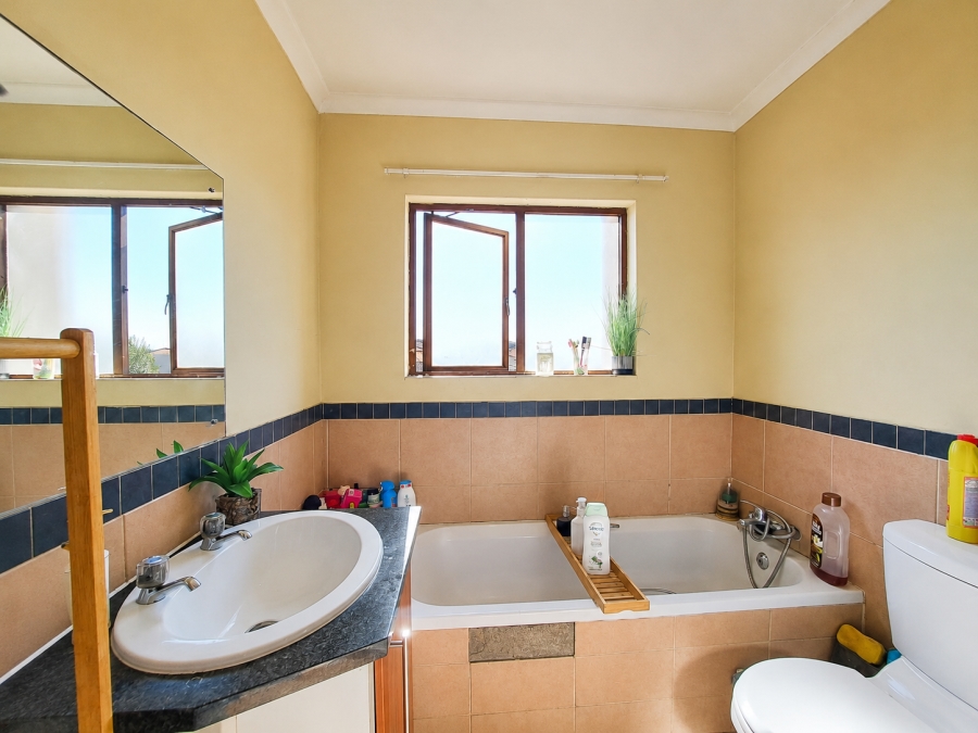 2 Bedroom Property for Sale in Monavoni Gauteng