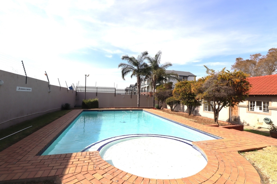 2 Bedroom Property for Sale in North Riding Gauteng