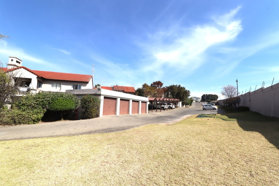 2 Bedroom Property for Sale in North Riding Gauteng