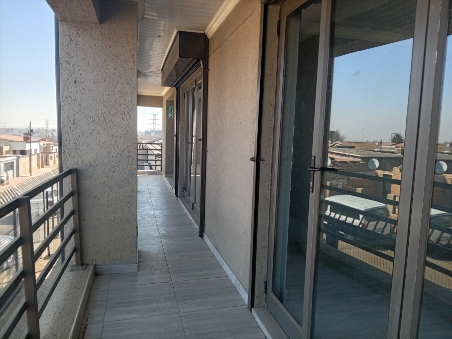 To Let Commercial Property for Rent in Jabulani Gauteng