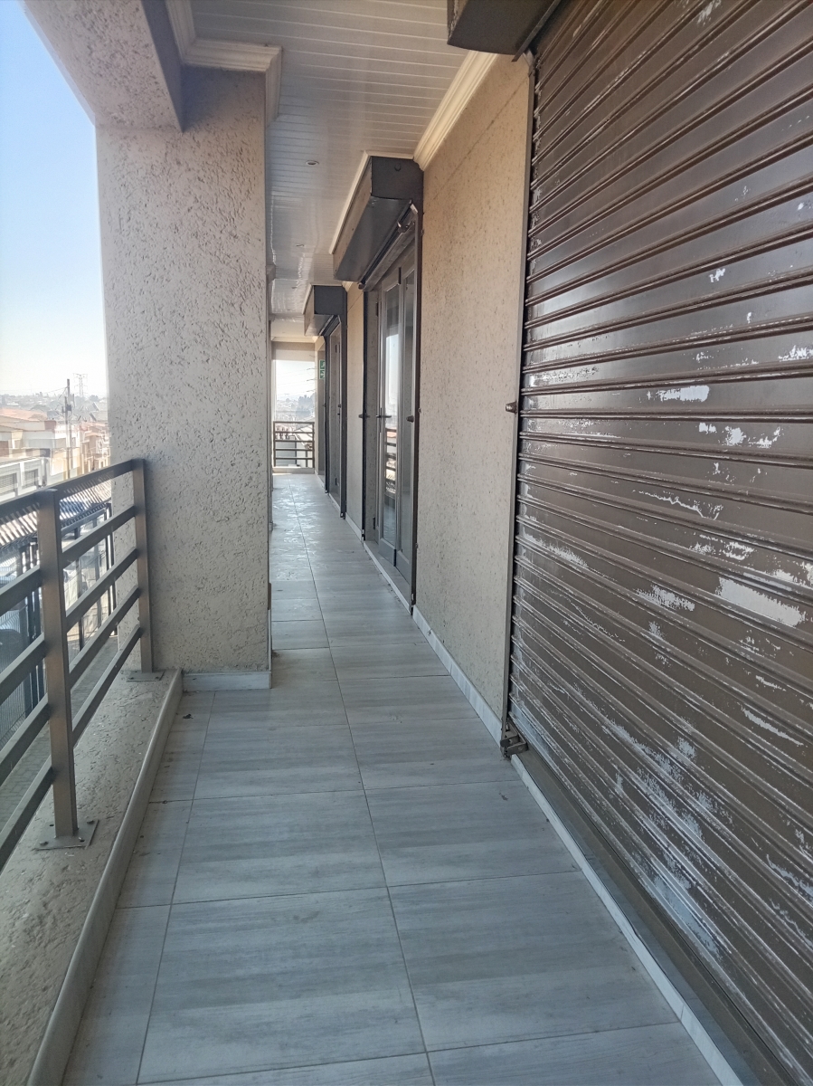 To Let Commercial Property for Rent in Jabulani Gauteng