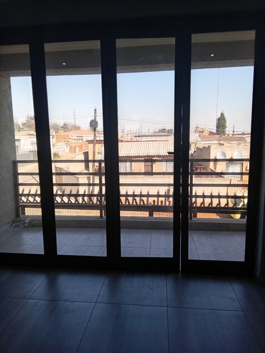 To Let Commercial Property for Rent in Jabulani Gauteng