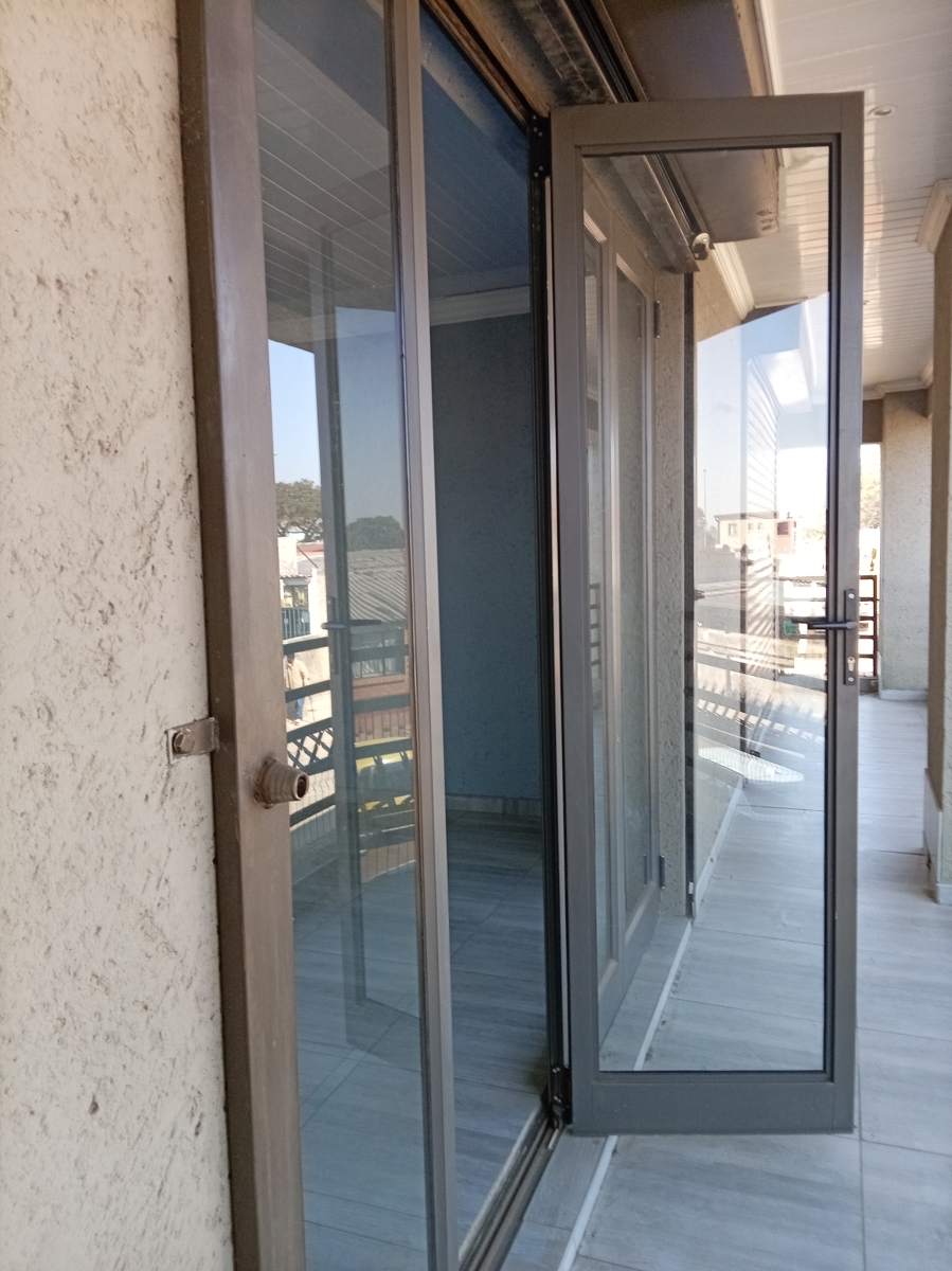 To Let Commercial Property for Rent in Jabulani Gauteng