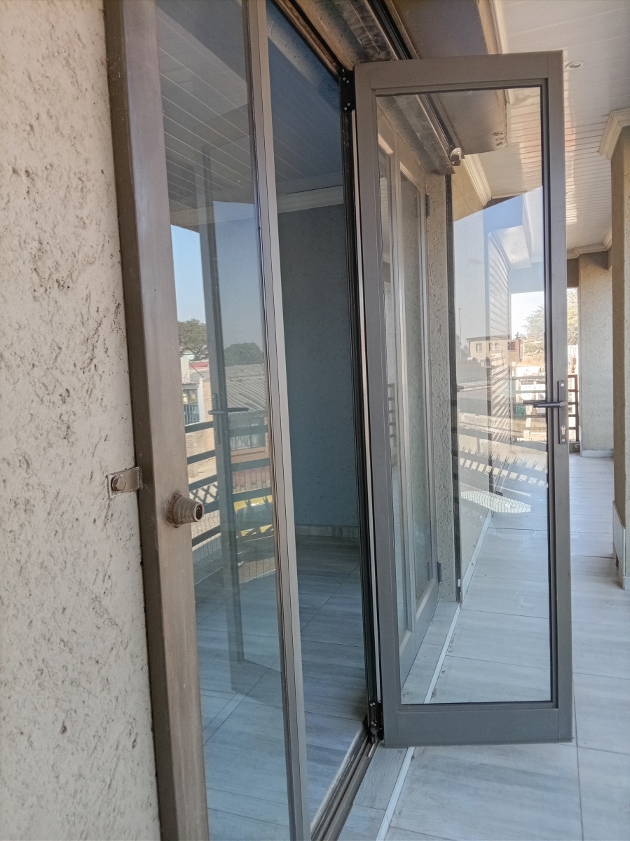 To Let Commercial Property for Rent in Jabulani Gauteng