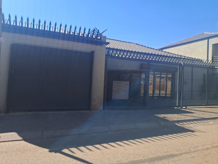 To Let Commercial Property for Rent in Jabulani Gauteng
