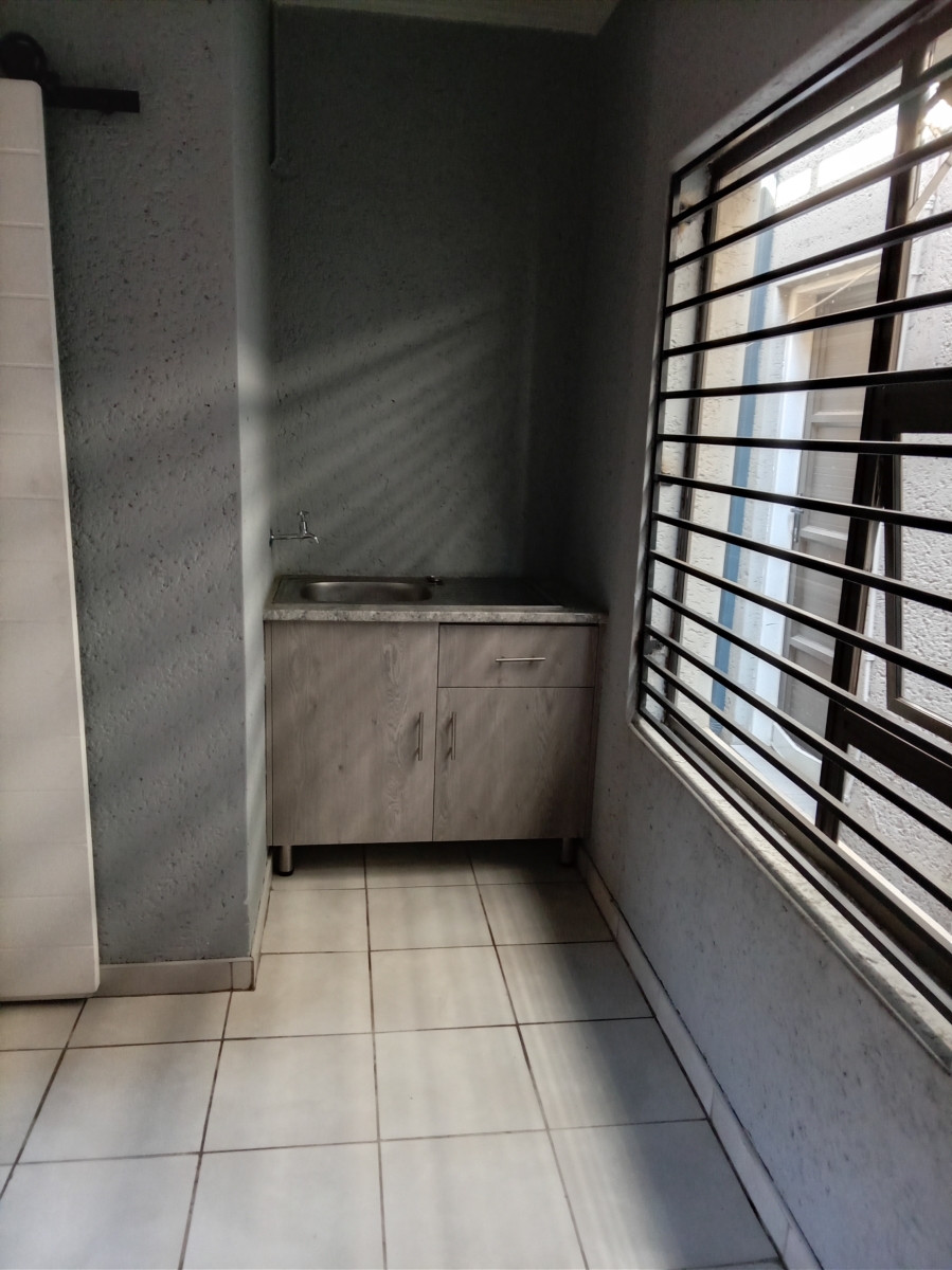 To Let Commercial Property for Rent in Jabulani Gauteng