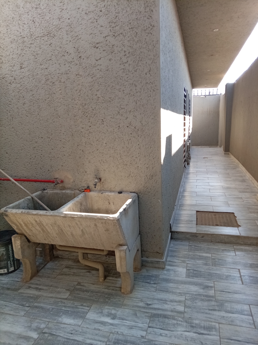 To Let Commercial Property for Rent in Jabulani Gauteng