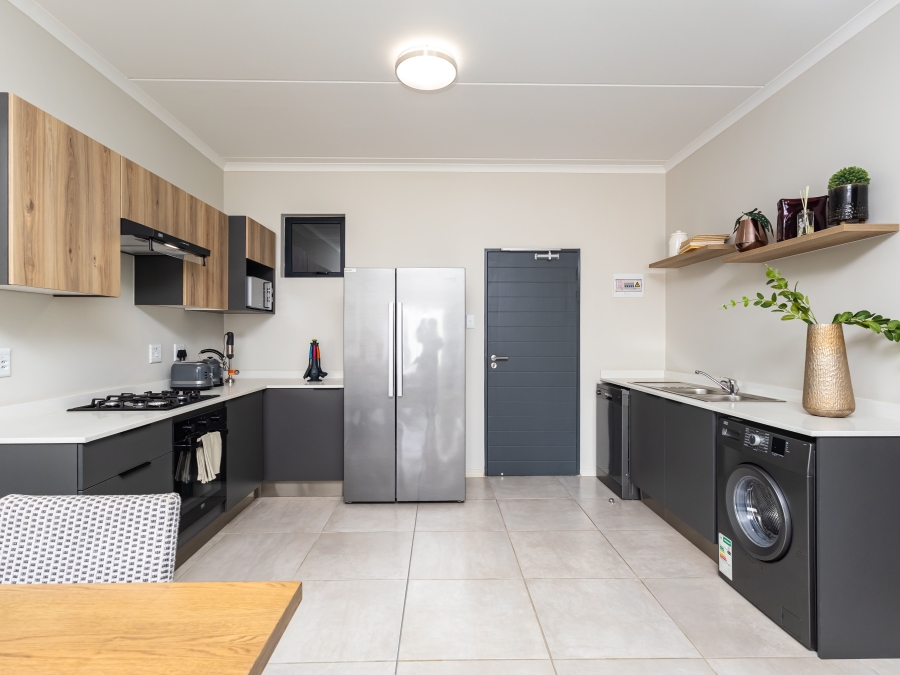 2 Bedroom Property for Sale in Gallagher Estate Gauteng