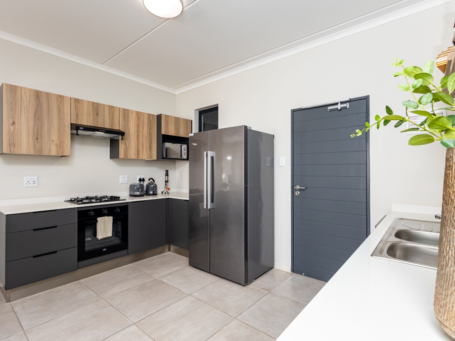 2 Bedroom Property for Sale in Gallagher Estate Gauteng