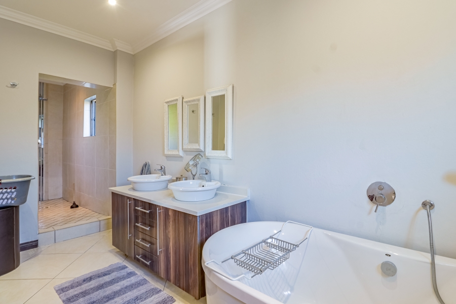 3 Bedroom Property for Sale in Six Fountains Residential Estate Gauteng