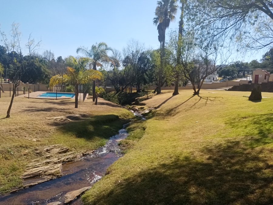 2 Bedroom Property for Sale in Helderkruin Gauteng