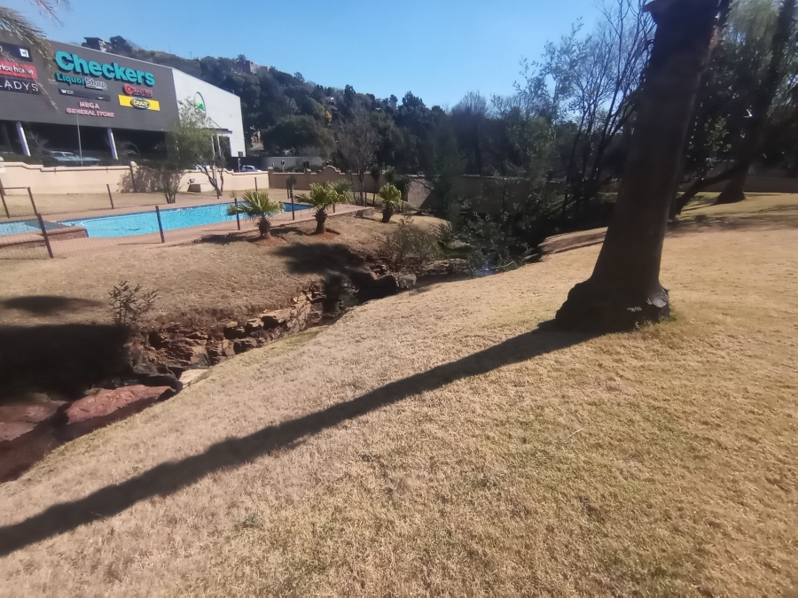 2 Bedroom Property for Sale in Helderkruin Gauteng
